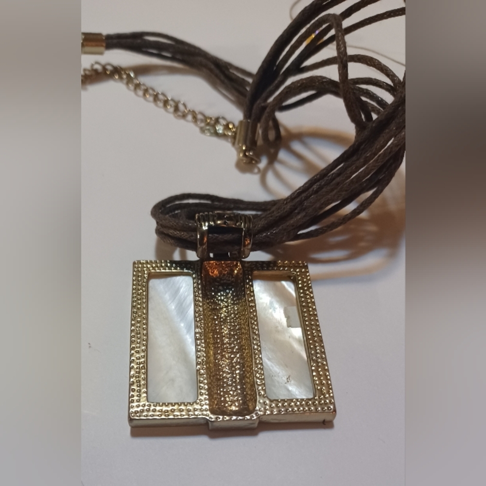 Chunky pendant white shell look on leather strap - Picture 2 of 4